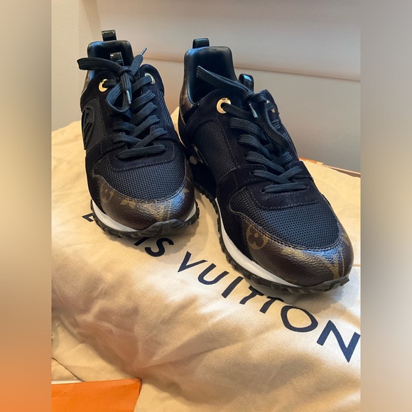 π― % AUTHENTIC LOUIS VUITTON RUN AWAY SNEAKER β€οΈβπ₯β€οΈβπ₯β€οΈβπ₯ - Picture 8 of 13